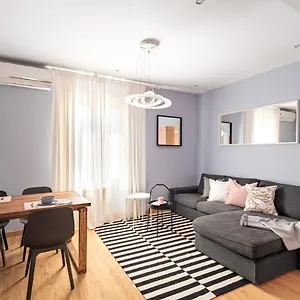 https://three-bedrooms-apartment.topbarcelonahotels.com
